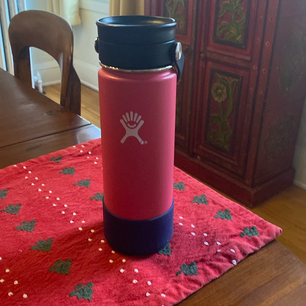 Pink 20oz hydro flask for hot drinks.
